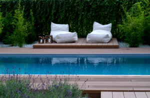 Prosty szyk w miejskim ogrodzie